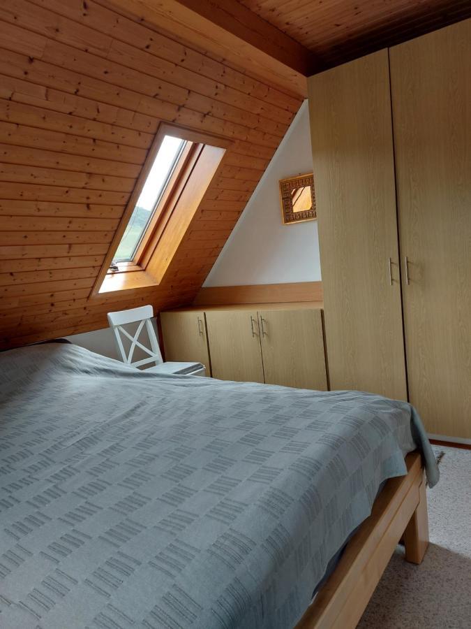 Dachgeschosswohnung Mit Burgblick In Kues Bernkastel-Kues Luaran gambar